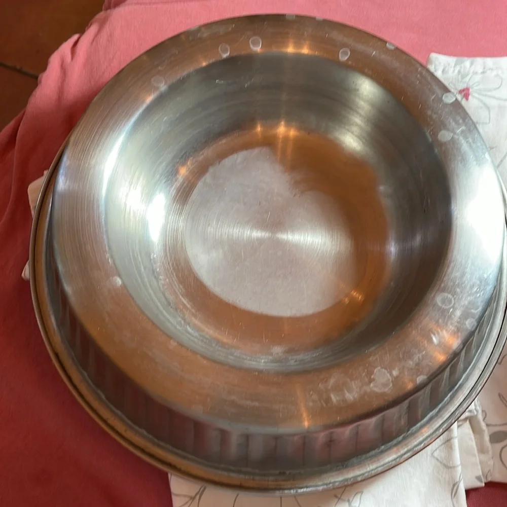 Pet water bowls